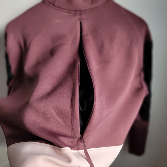 Nike Dri-FIT Run Division Women's Long-Sleeve Running Top - Picture 12 of 13